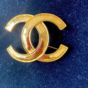CHANEL HUGE CC BROOCH